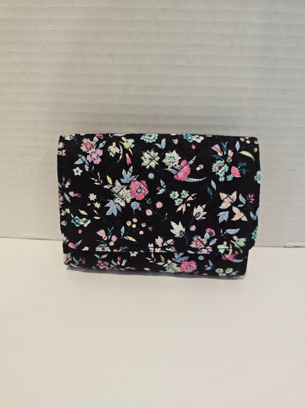 NWT RFID Riley Compact Wallet Botanical Ditsy Flowers Black Leaves Breast Cancer